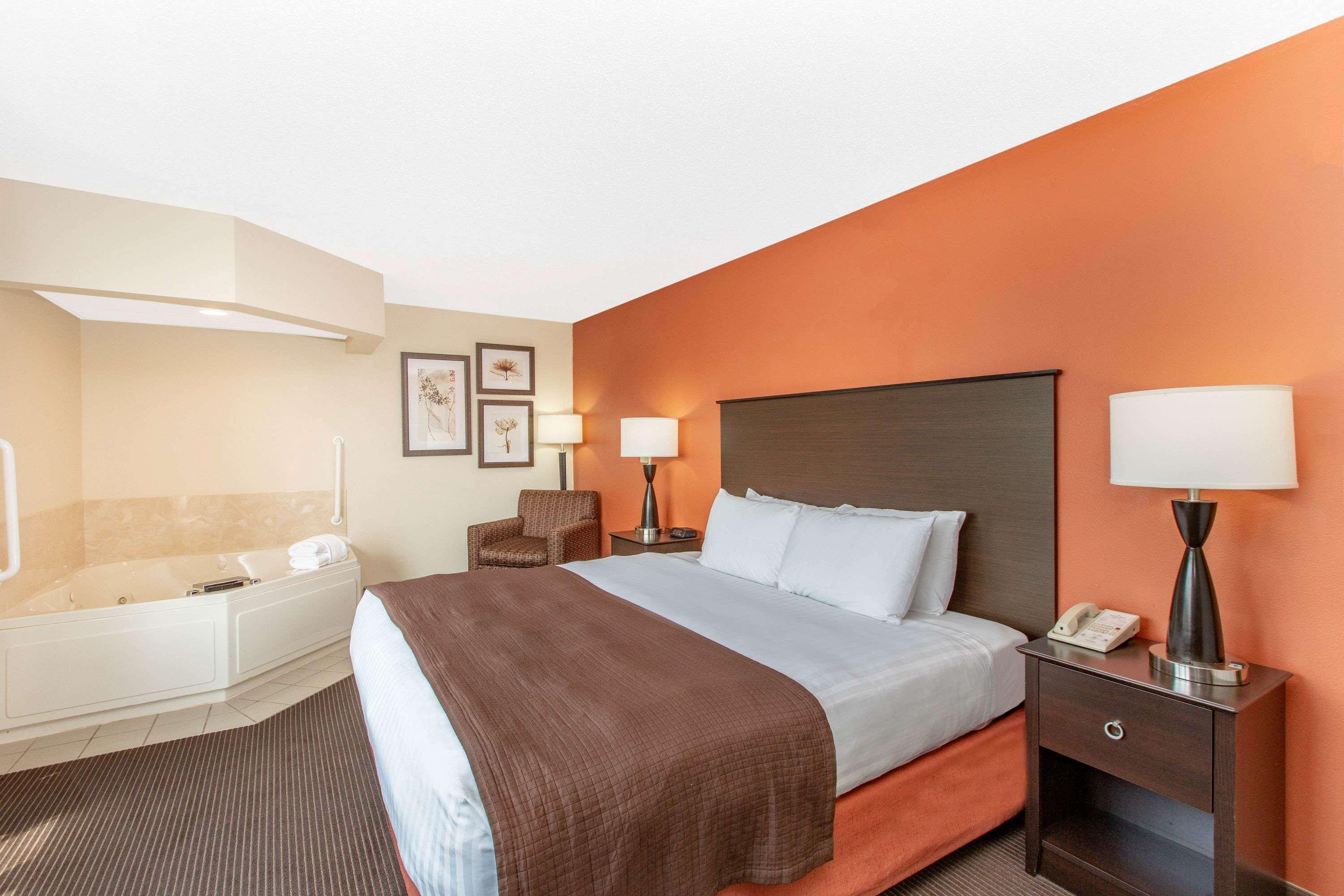 Americinn By Wyndham Ottumwa Εξωτερικό φωτογραφία