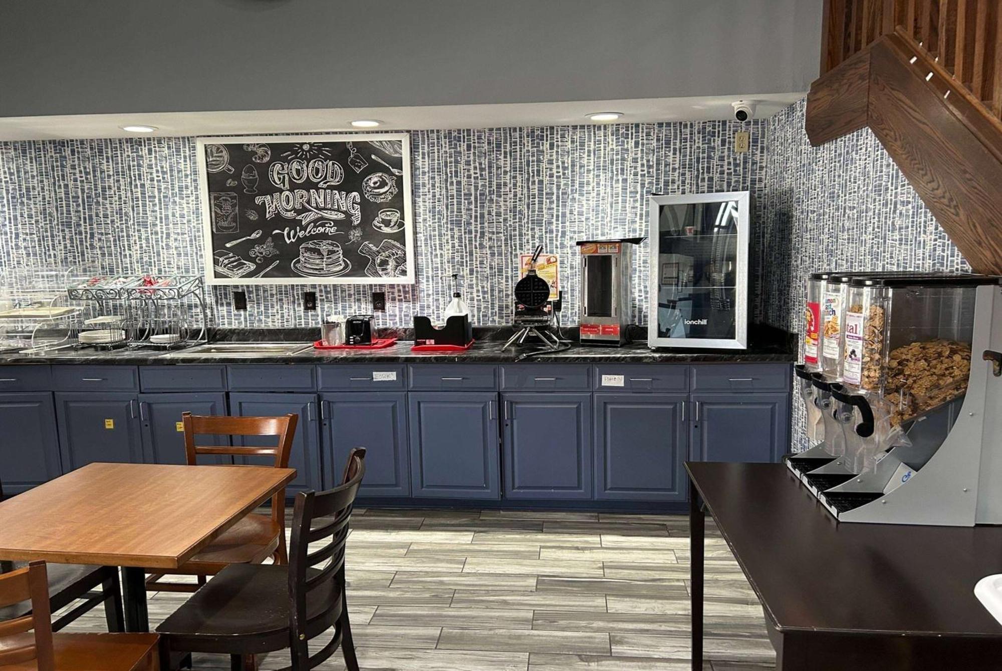 Americinn By Wyndham Ottumwa Εξωτερικό φωτογραφία