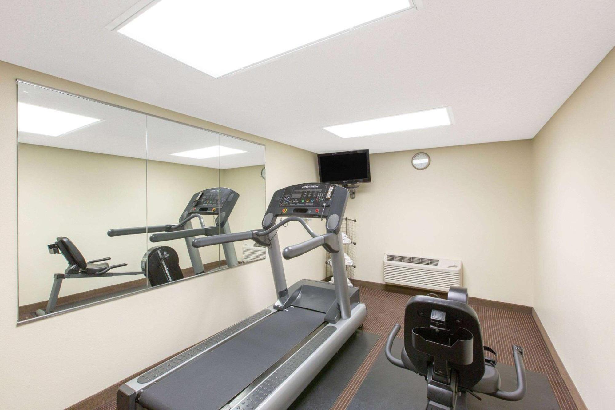 Americinn By Wyndham Ottumwa Εξωτερικό φωτογραφία