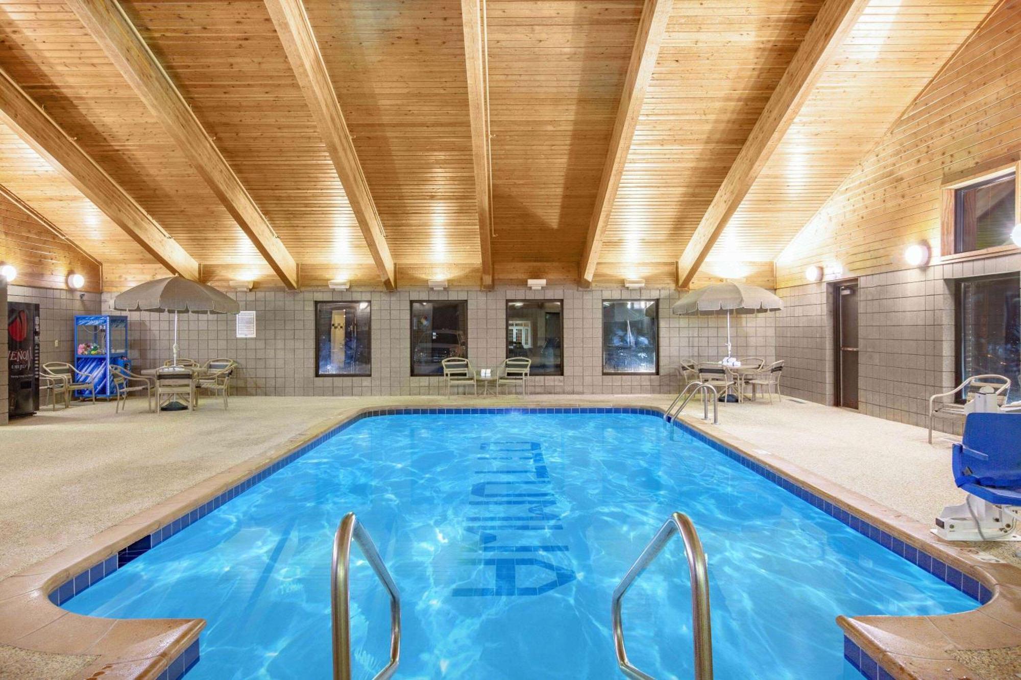 Americinn By Wyndham Ottumwa Εξωτερικό φωτογραφία