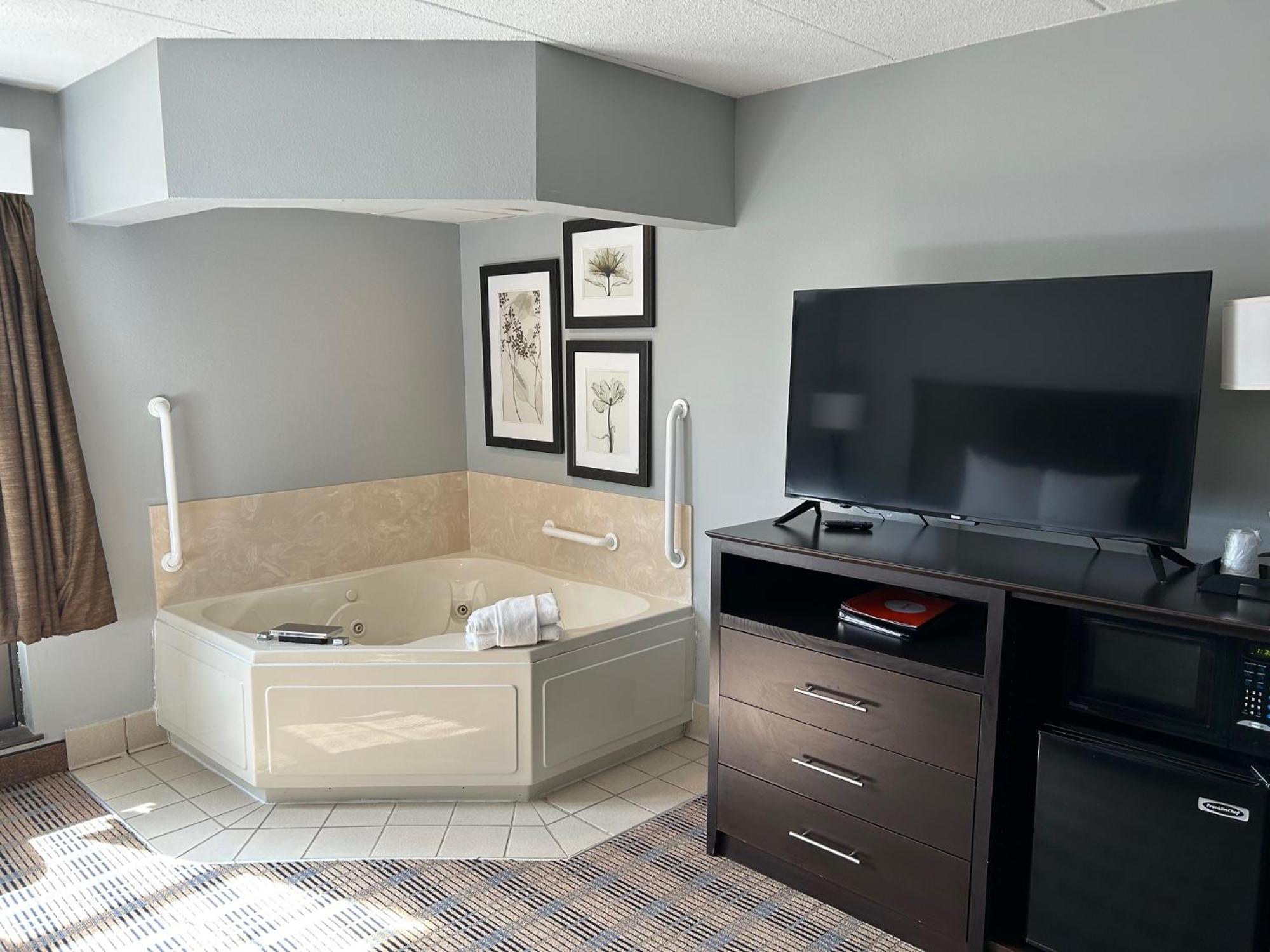 Americinn By Wyndham Ottumwa Εξωτερικό φωτογραφία
